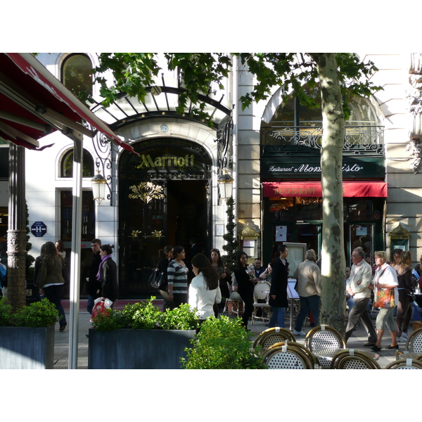 Photo France Paris Avenue des Champs Elysees 2007-04 138