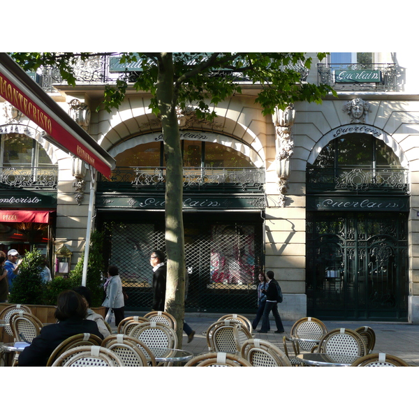 Photo France Paris Avenue des Champs Elysees 2007-04 137