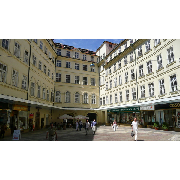 Photo République Tchèque Prague rue Narodni 2007-07 25