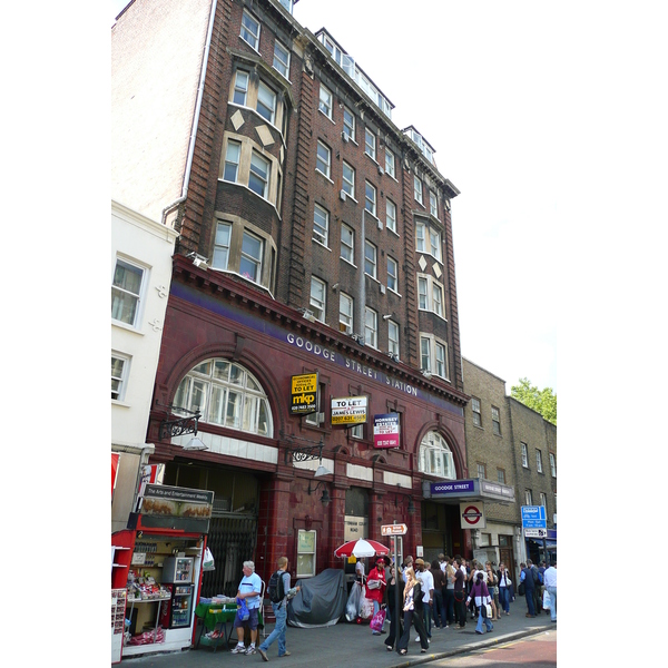 Photo Royaume-Uni Londres Tottenham Court Road 2007-09 3
