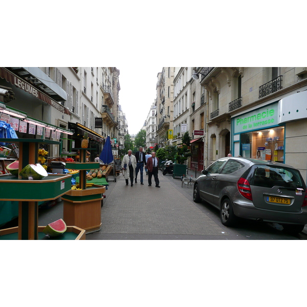 Photo France Paris 17eme Arrondissement Rue de Lévis 2007-05 48