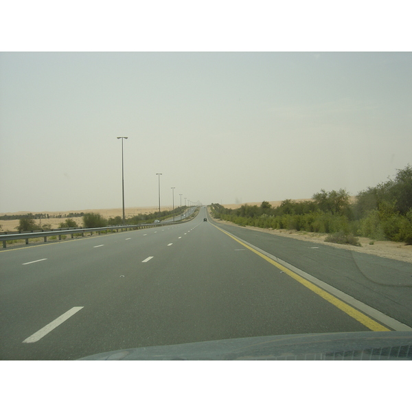 Photo Émirats arabes unis Route de Dubai à Al Ain 2005-03 29
