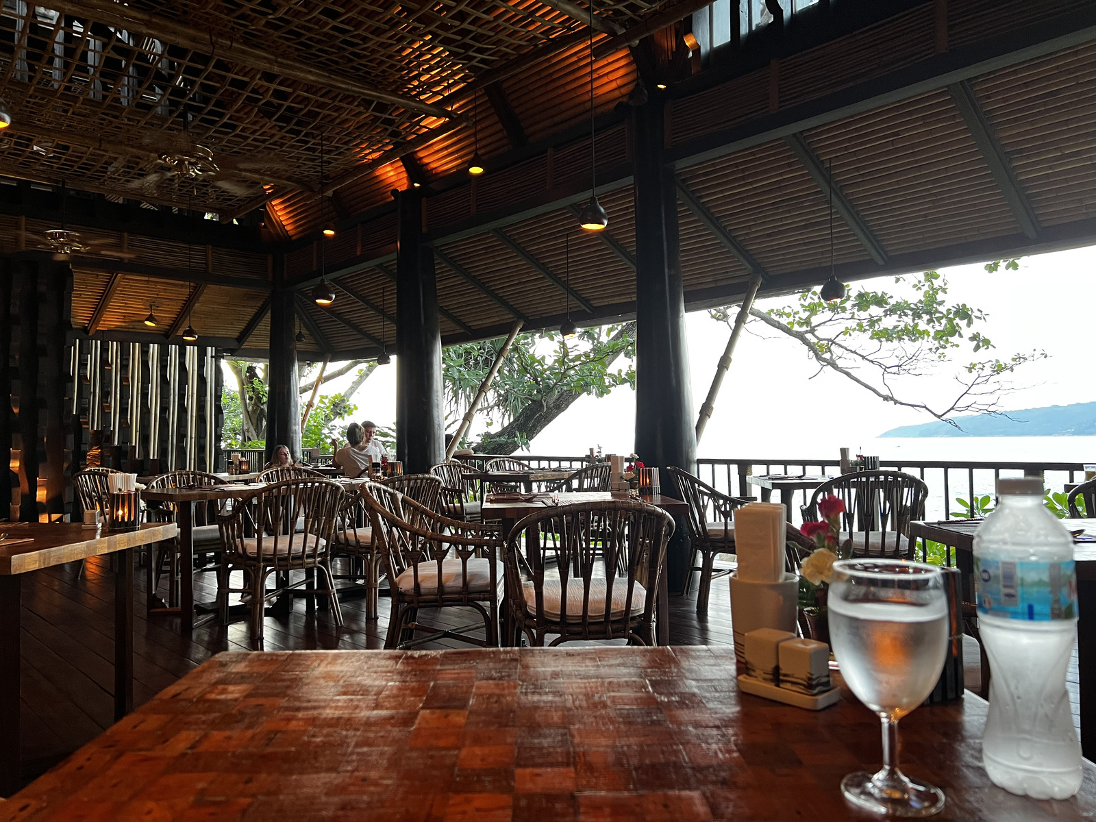 Photo Thaïlande Phuket Plage de Karon Restaurant On the rock 2021-12 61