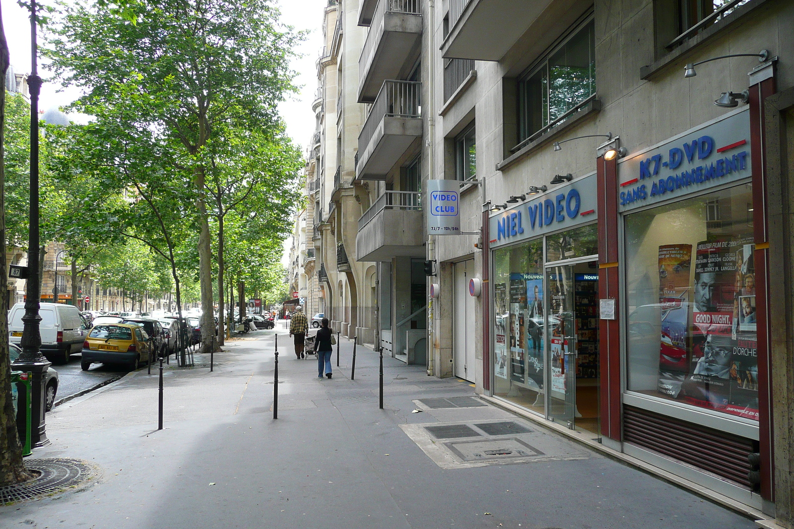 Photo France Paris Avenue Niel 2007-06 14