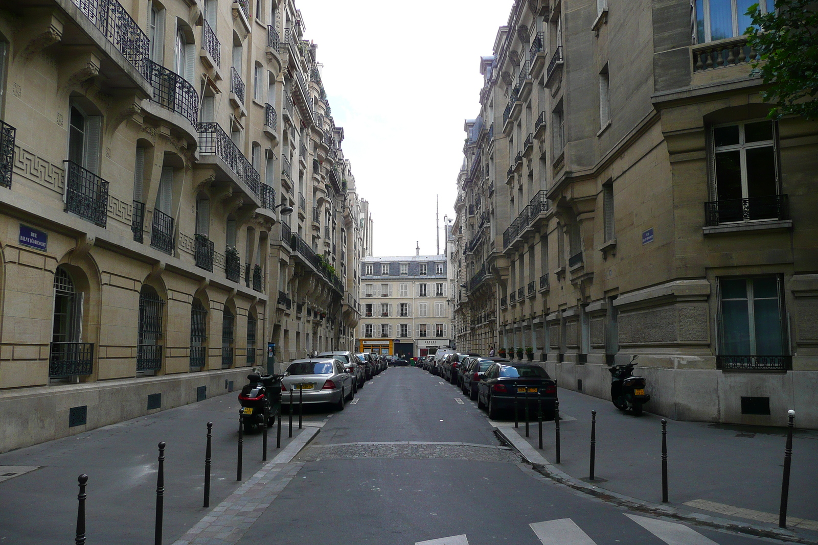 Photo France Paris Avenue Niel 2007-06 15