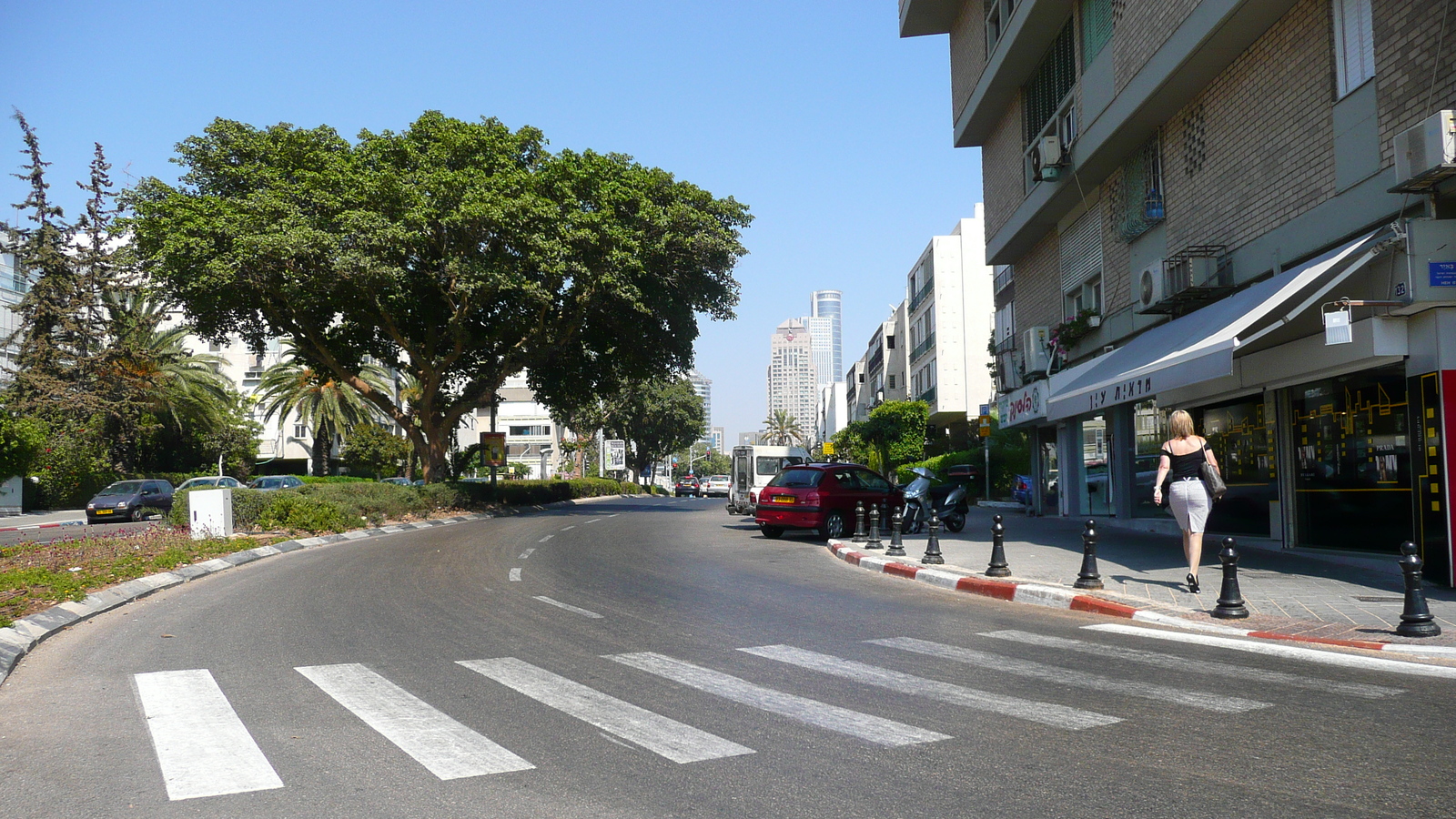 Photo Israel Tel Aviv Kikar Hamedina 2007-06 6