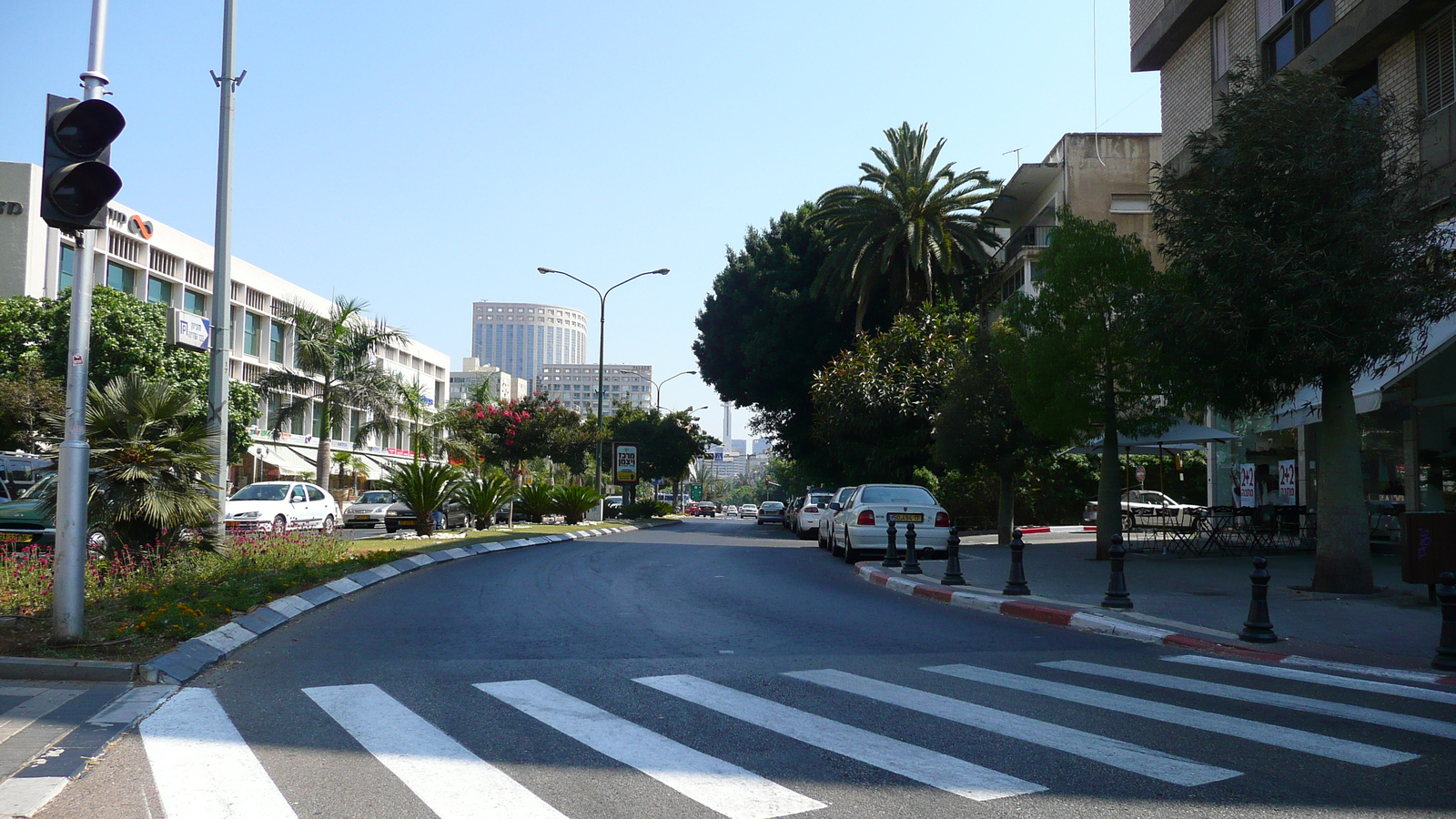 Photo Israel Tel Aviv Kikar Hamedina 2007-06 10