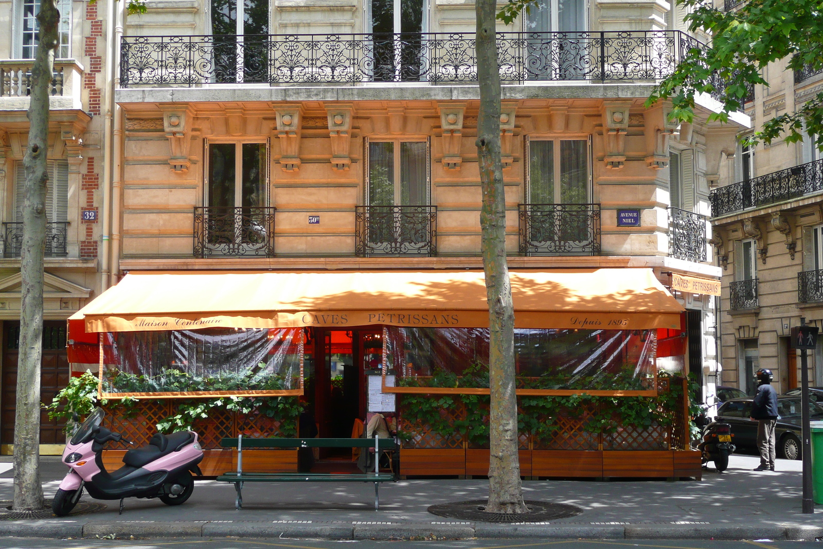 Photo France Paris Avenue Niel 2007-06 84