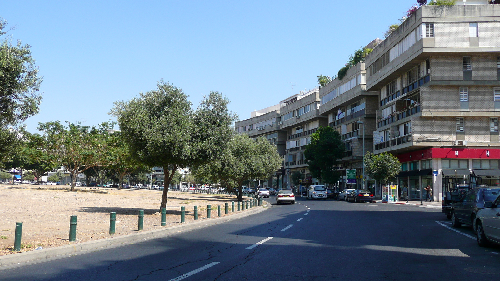 Photo Israel Tel Aviv Kikar Hamedina 2007-06 32