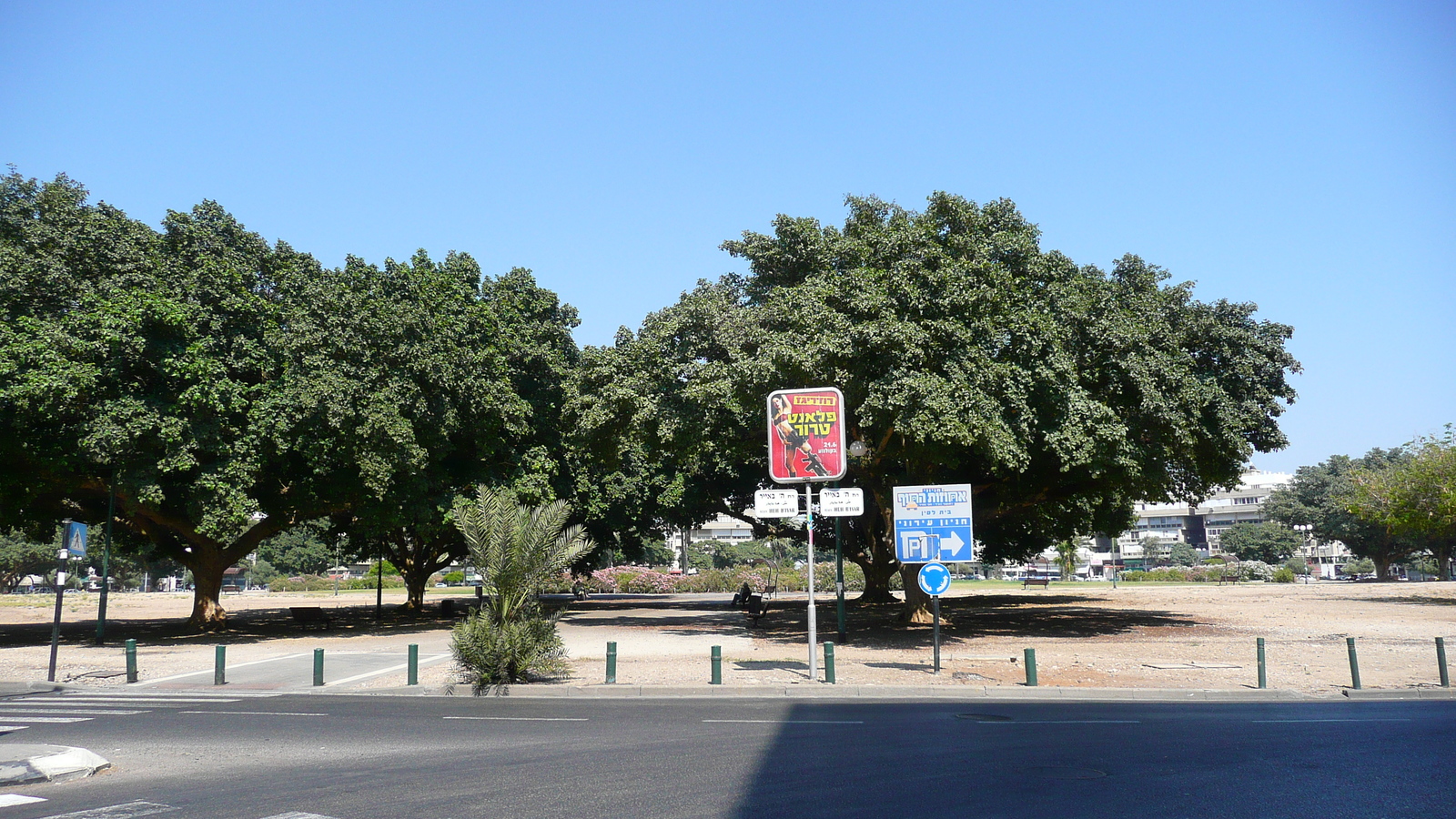 Photo Israel Tel Aviv Kikar Hamedina 2007-06 23