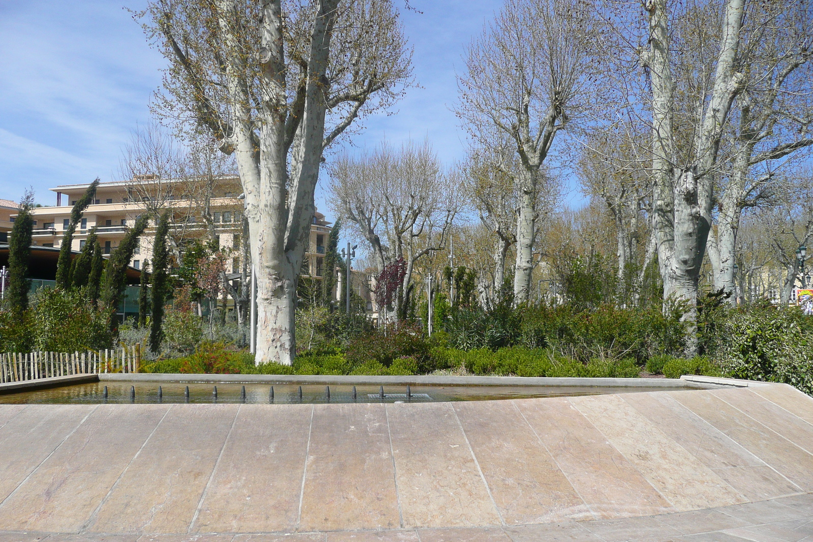 Photo France Aix en Provence Place du Général de Gaulle 2008-04 23