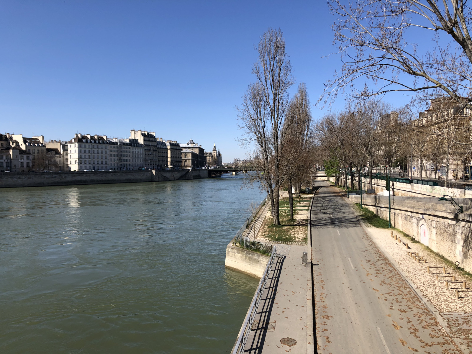 Photo France Paris confiné 2020-03 24
