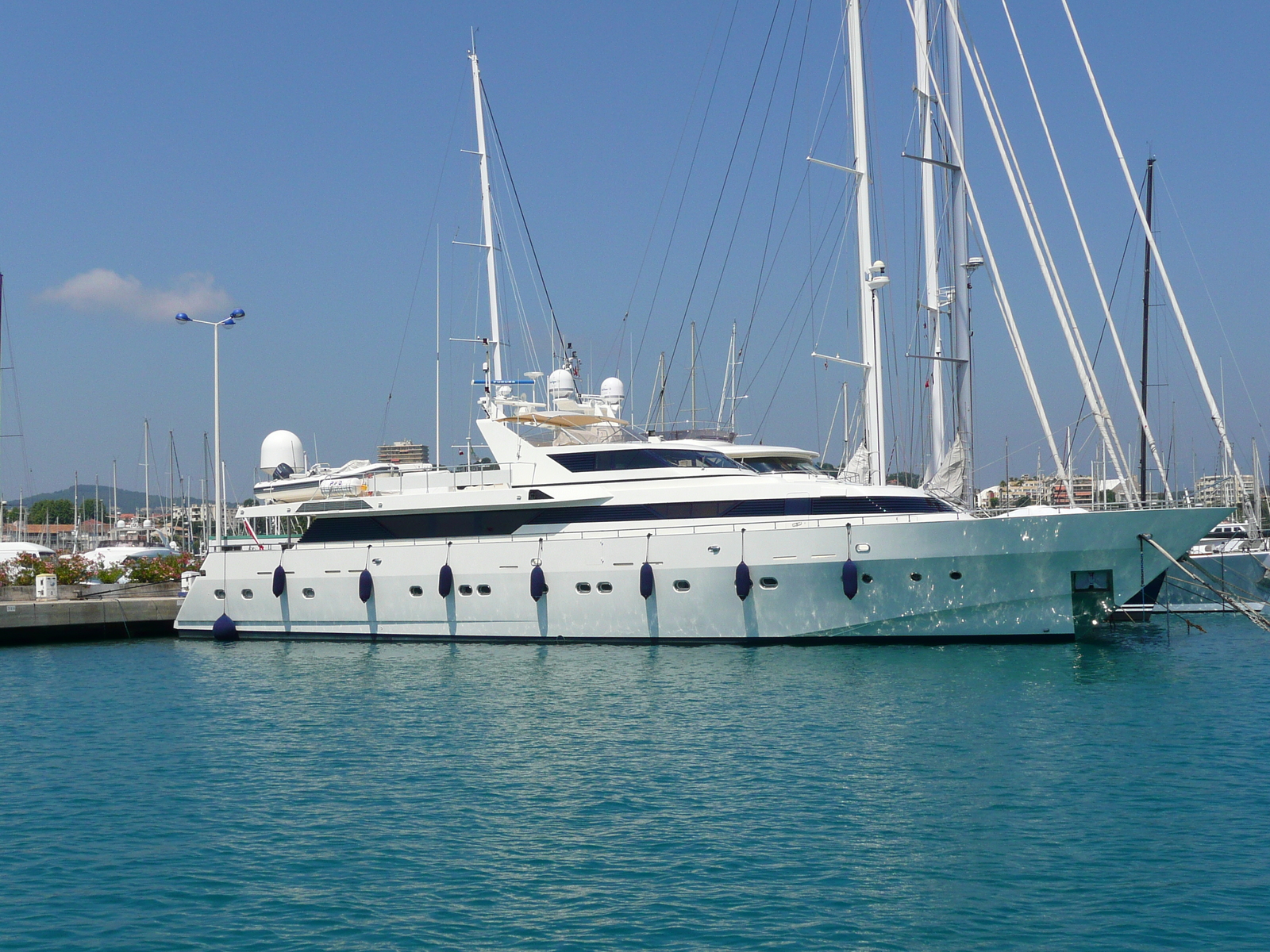 Photo France Antibes Port Vauban 2007-07 17