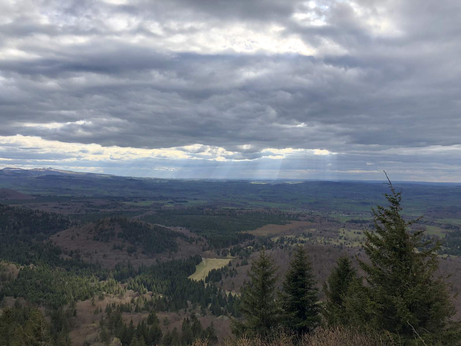 Photo France Puy de Dome 2018-04 26