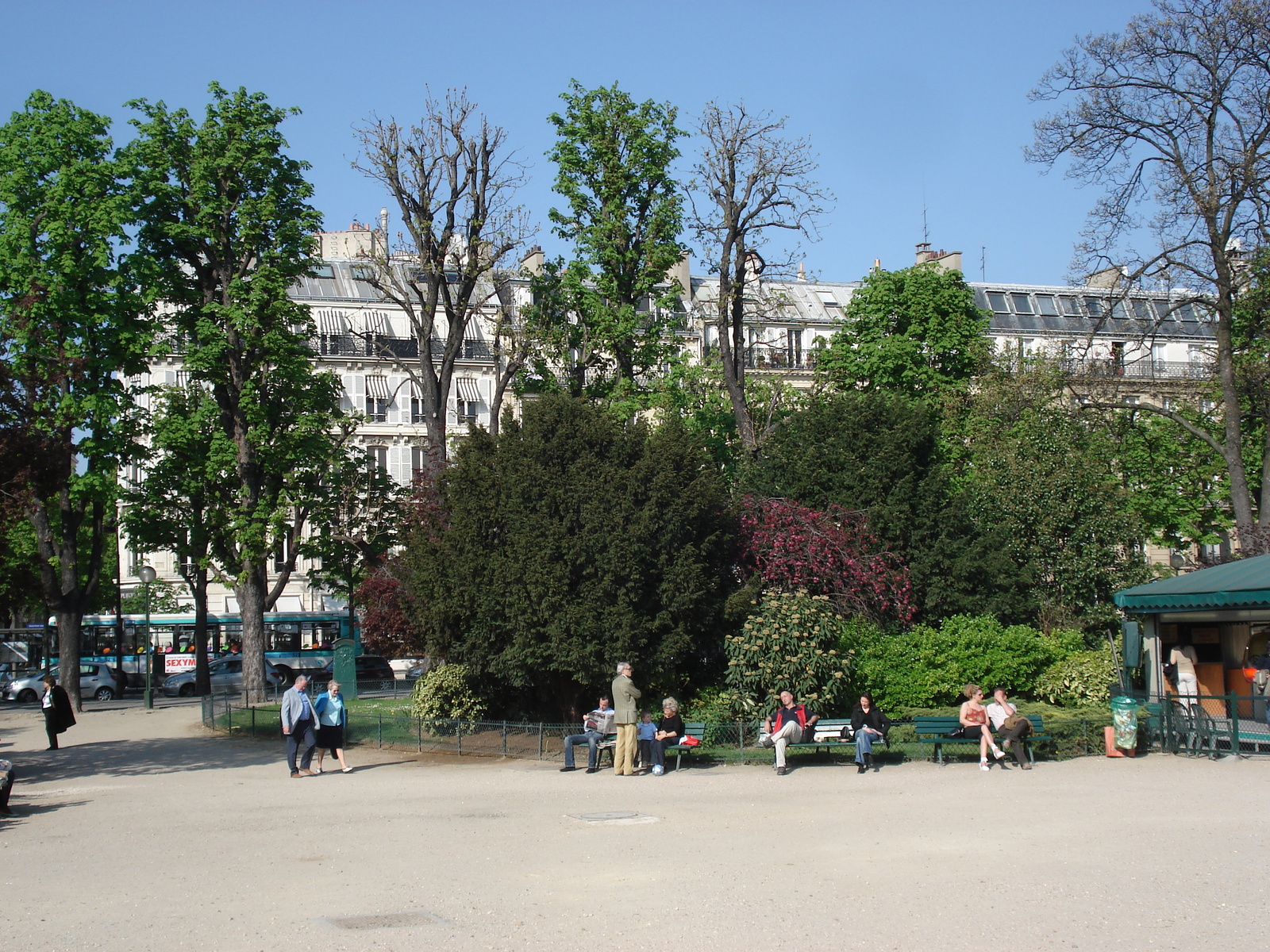 Photo France Paris Avenue des Champs Elysees 2006-04 3