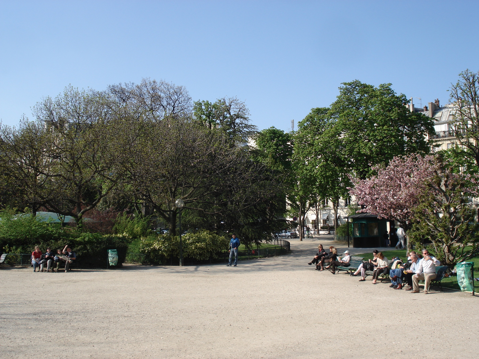 Photo France Paris Avenue des Champs Elysees 2006-04 56