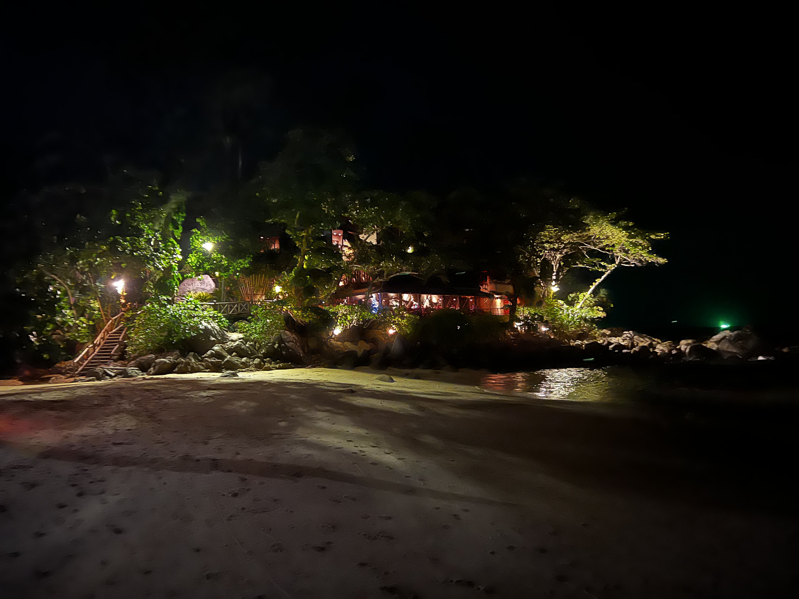 Photo Thaïlande Phuket Plage de Karon Restaurant On the rock 2021-12 70