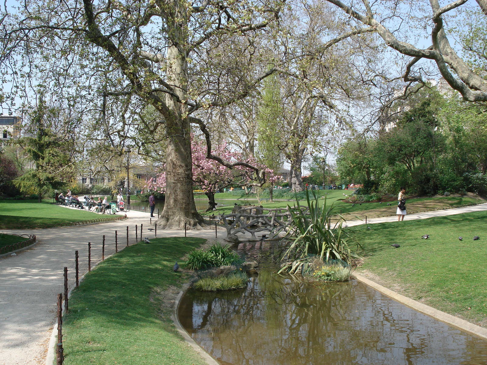 Photo France Paris Square des Batignolles 2006-04 0