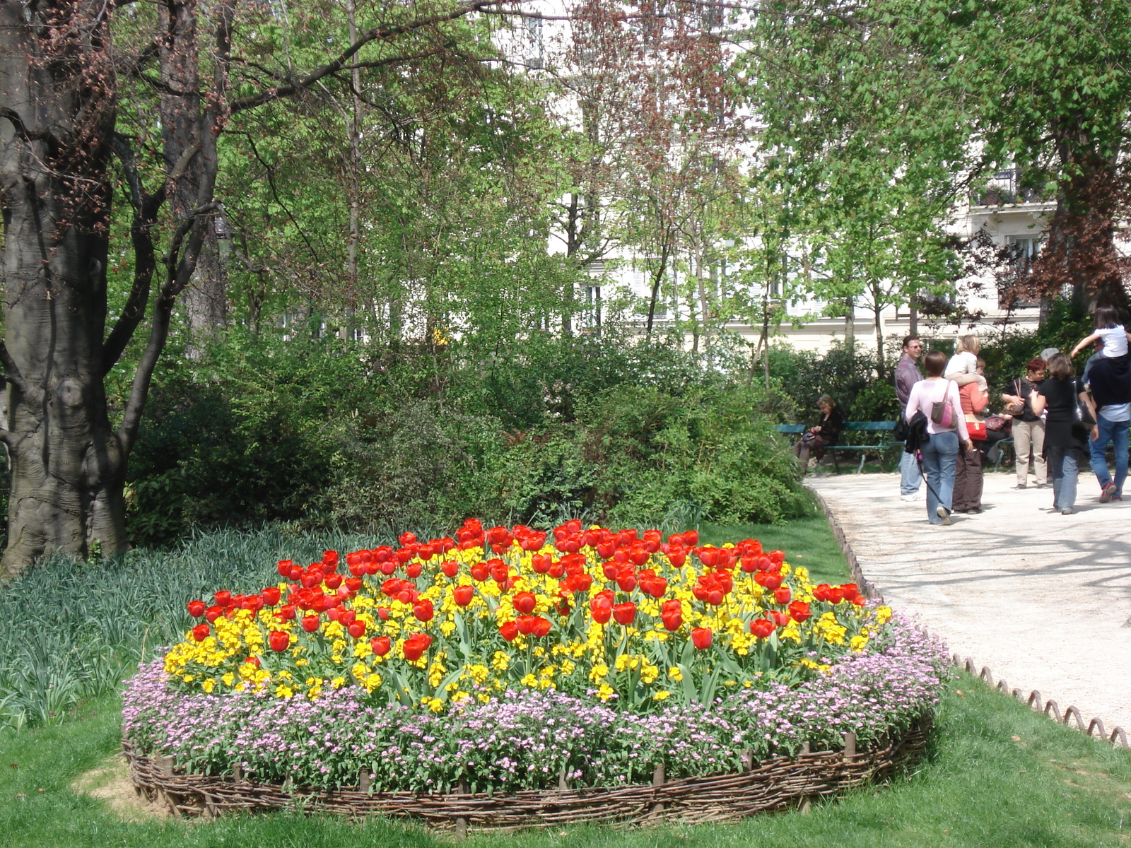 Photo France Paris Square des Batignolles 2006-04 11