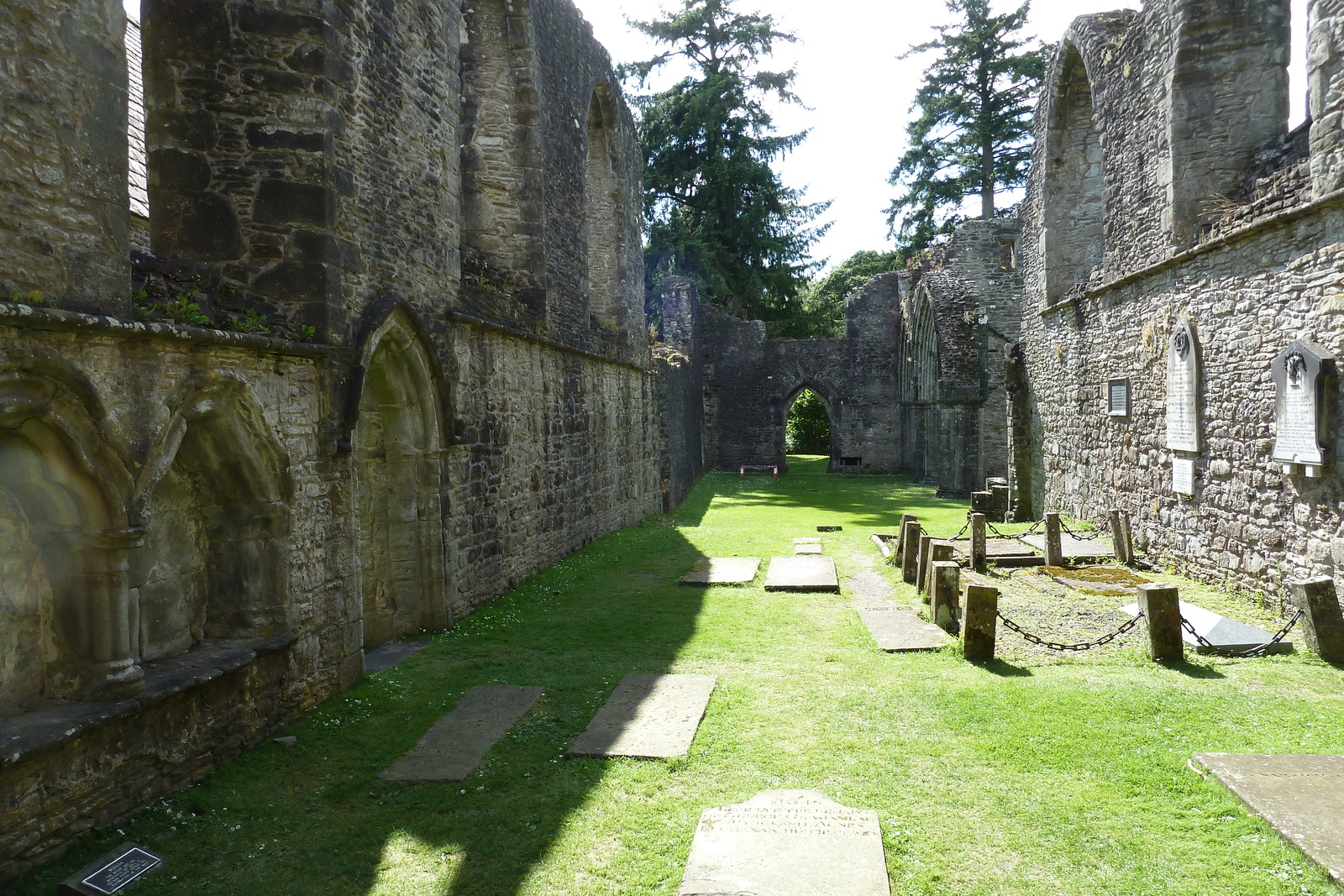 Photo Royaume-Uni Écosse Inchmahome Priory 2011-07 34
