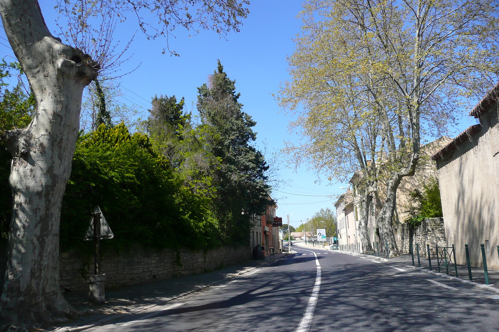 Photo France Provence route de Beaucaire au Pont du gard 2008-04 0