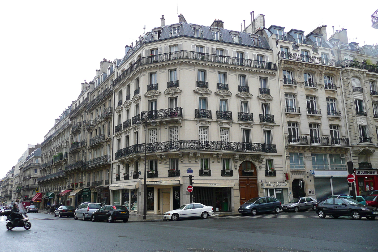 Photo France Paris Rue de Rome 2007-06 25
