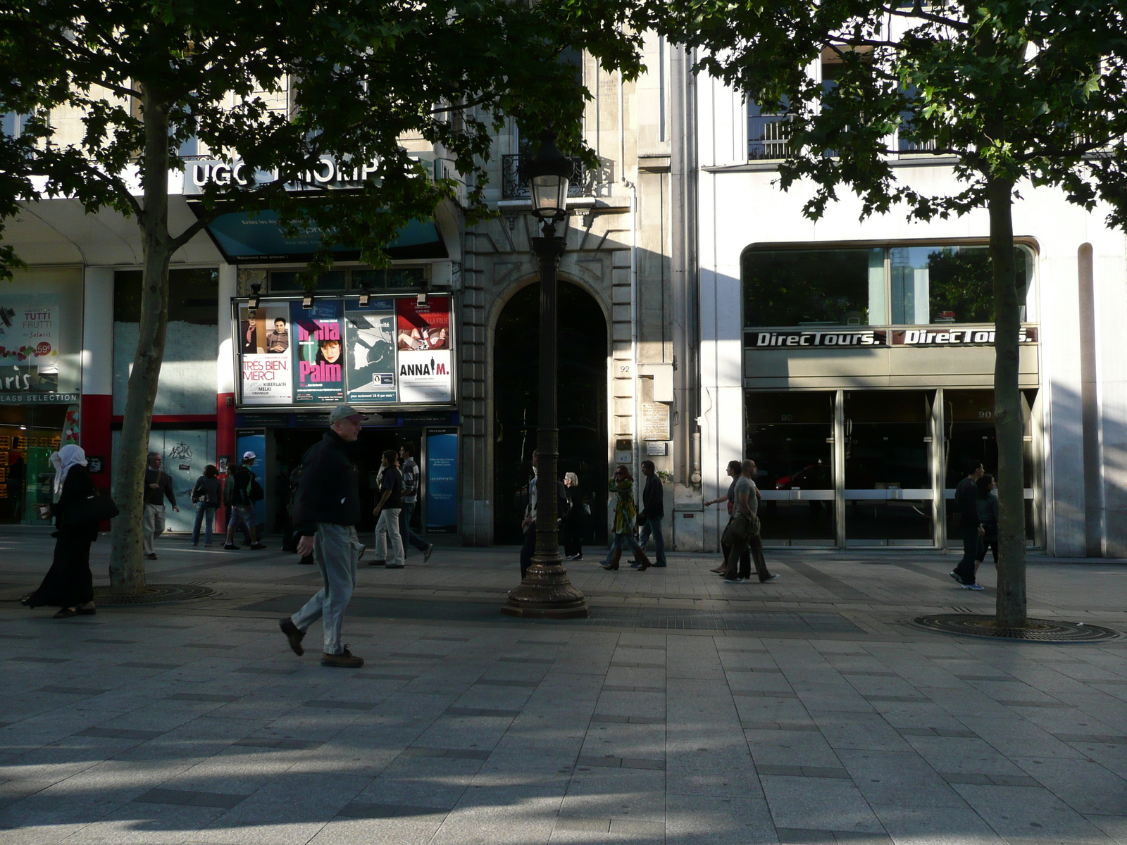 Photo France Paris Avenue des Champs Elysees 2007-04 38