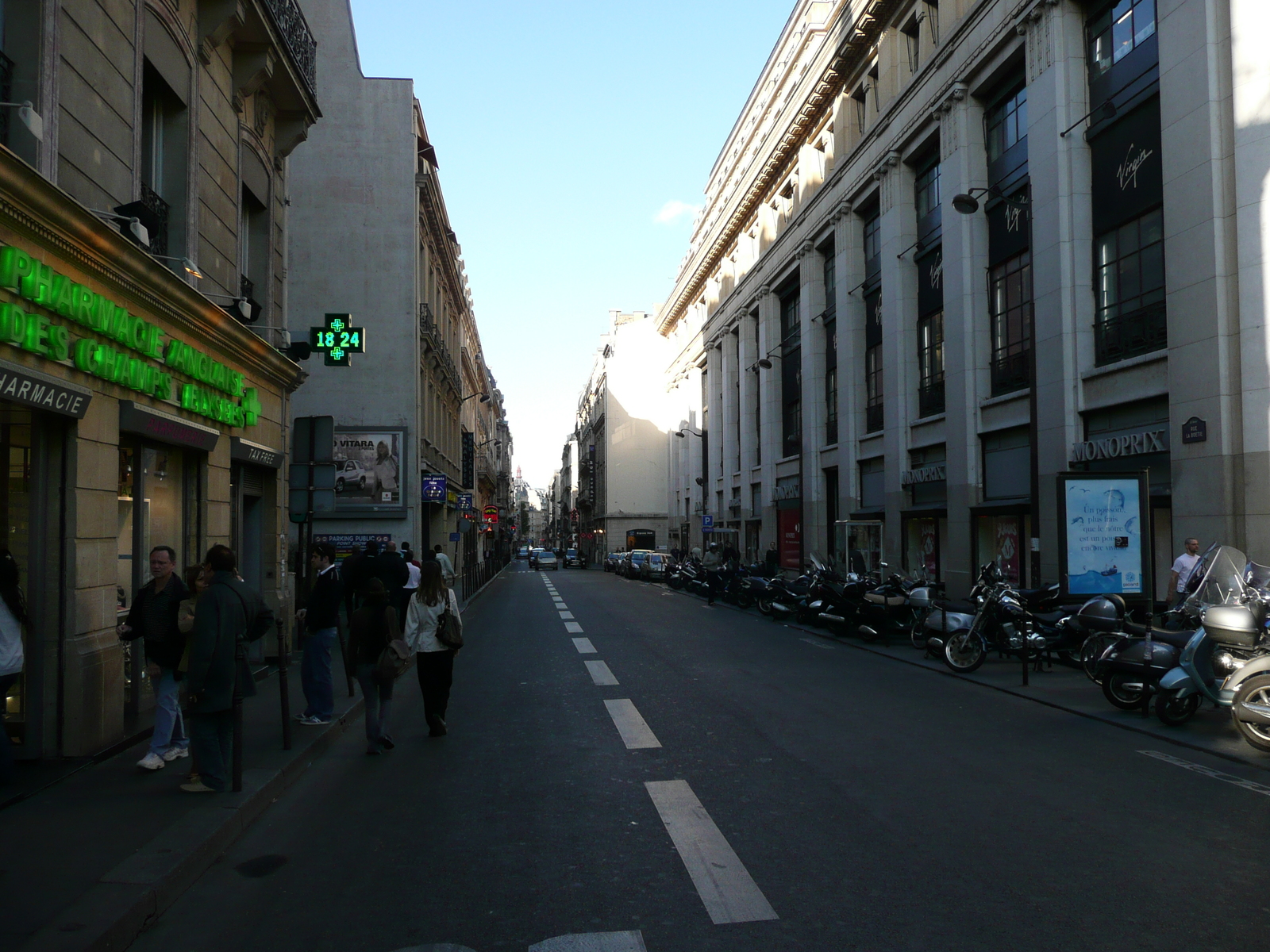Photo France Paris Avenue des Champs Elysees 2007-04 152