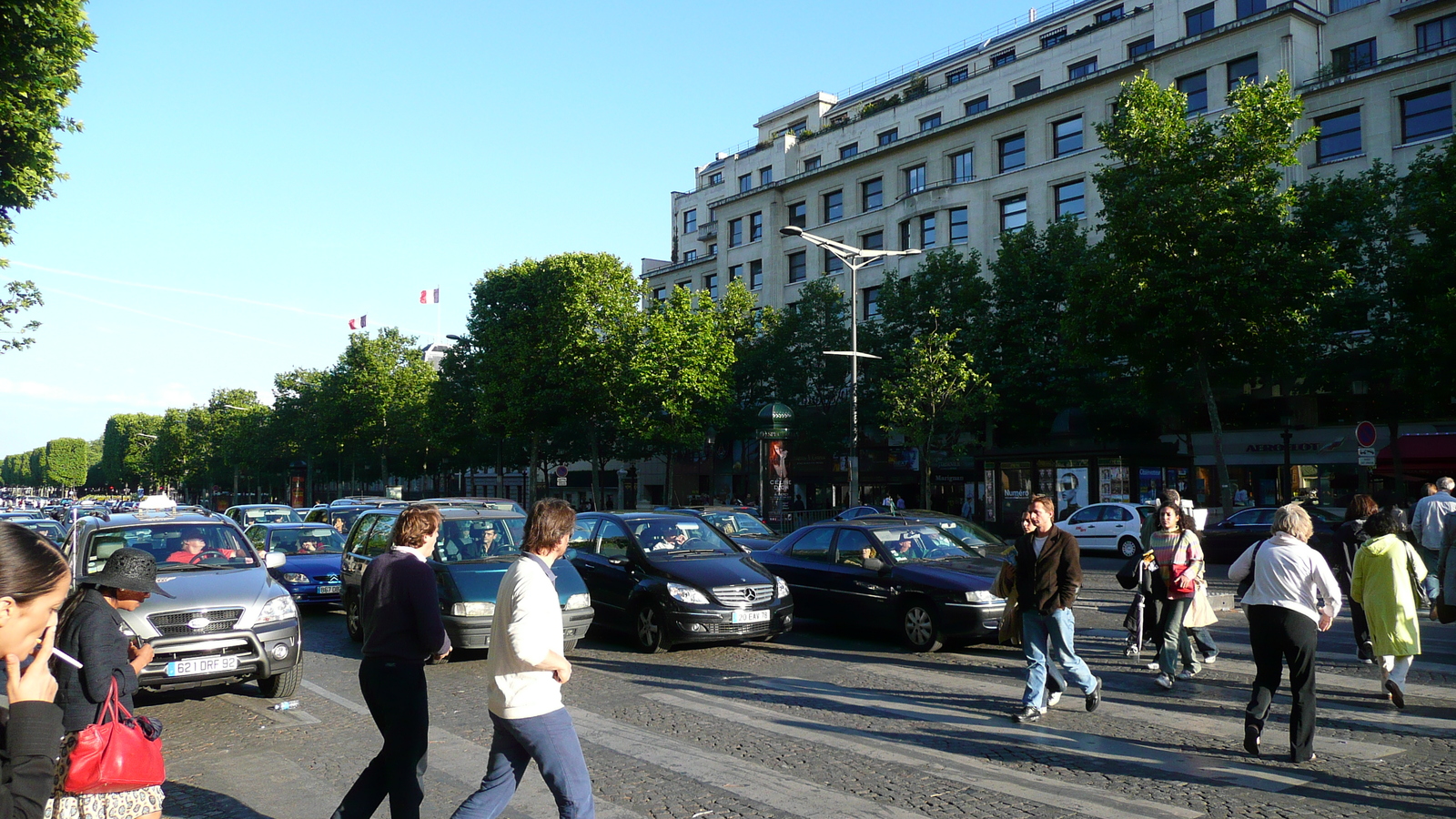 Photo France Paris Avenue des Champs Elysees 2007-04 93