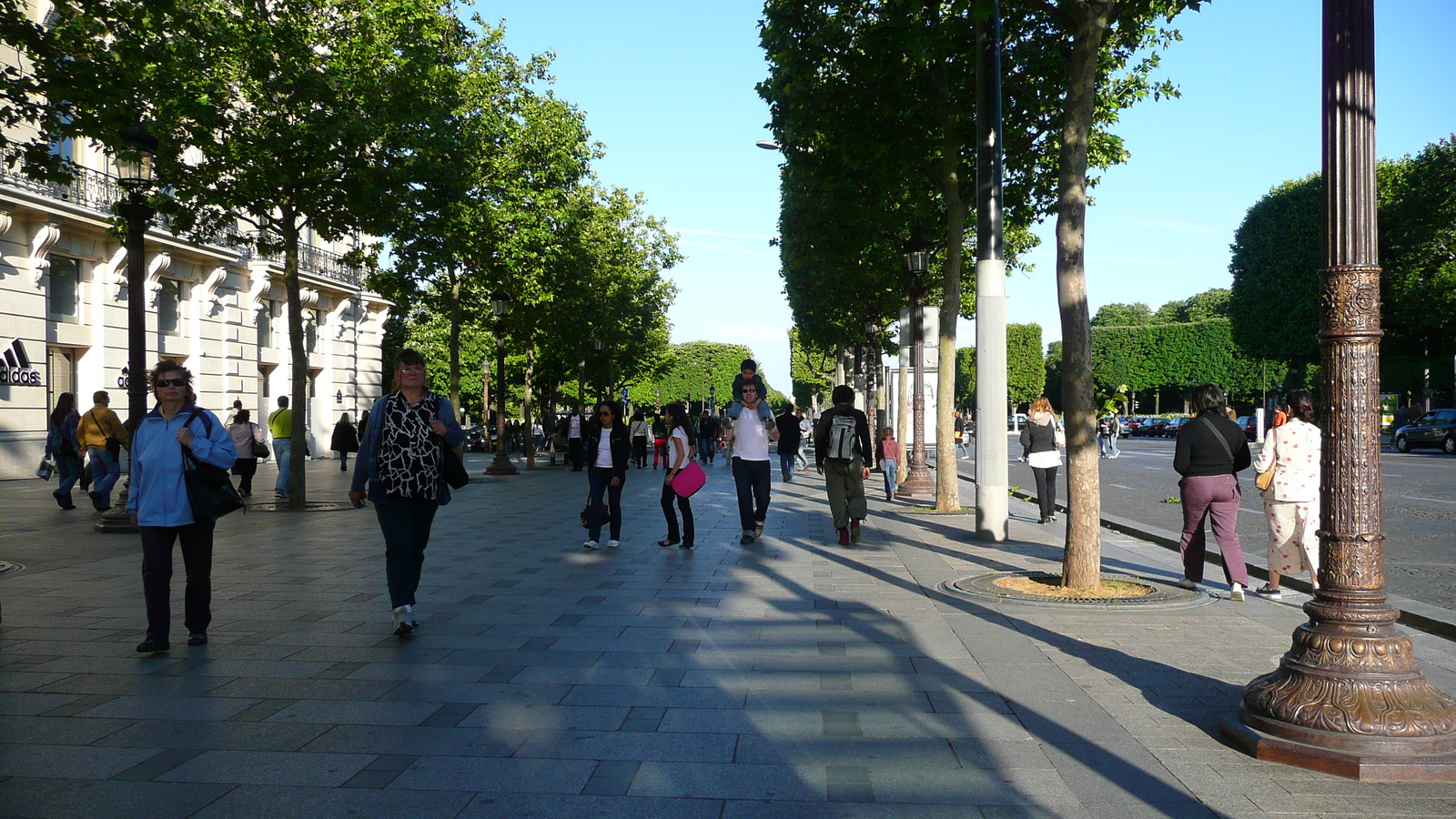 Photo France Paris Avenue des Champs Elysees 2007-04 92