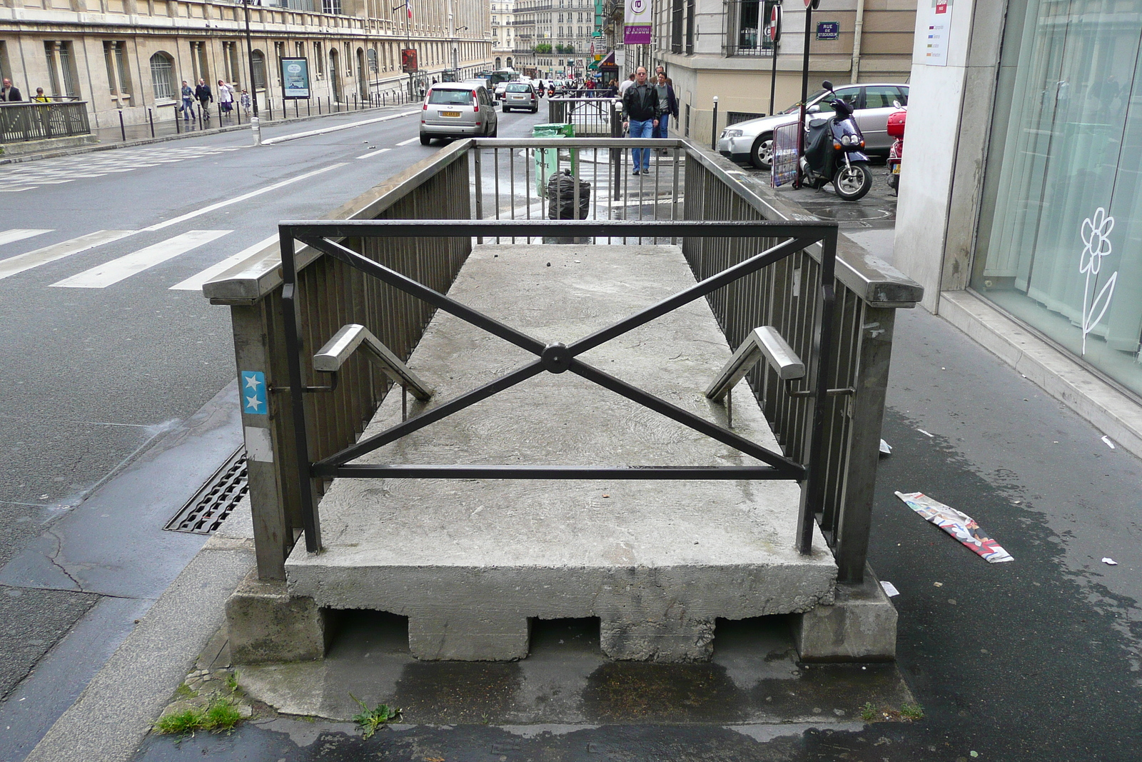 Photo France Paris Rue de Rome 2007-06 126