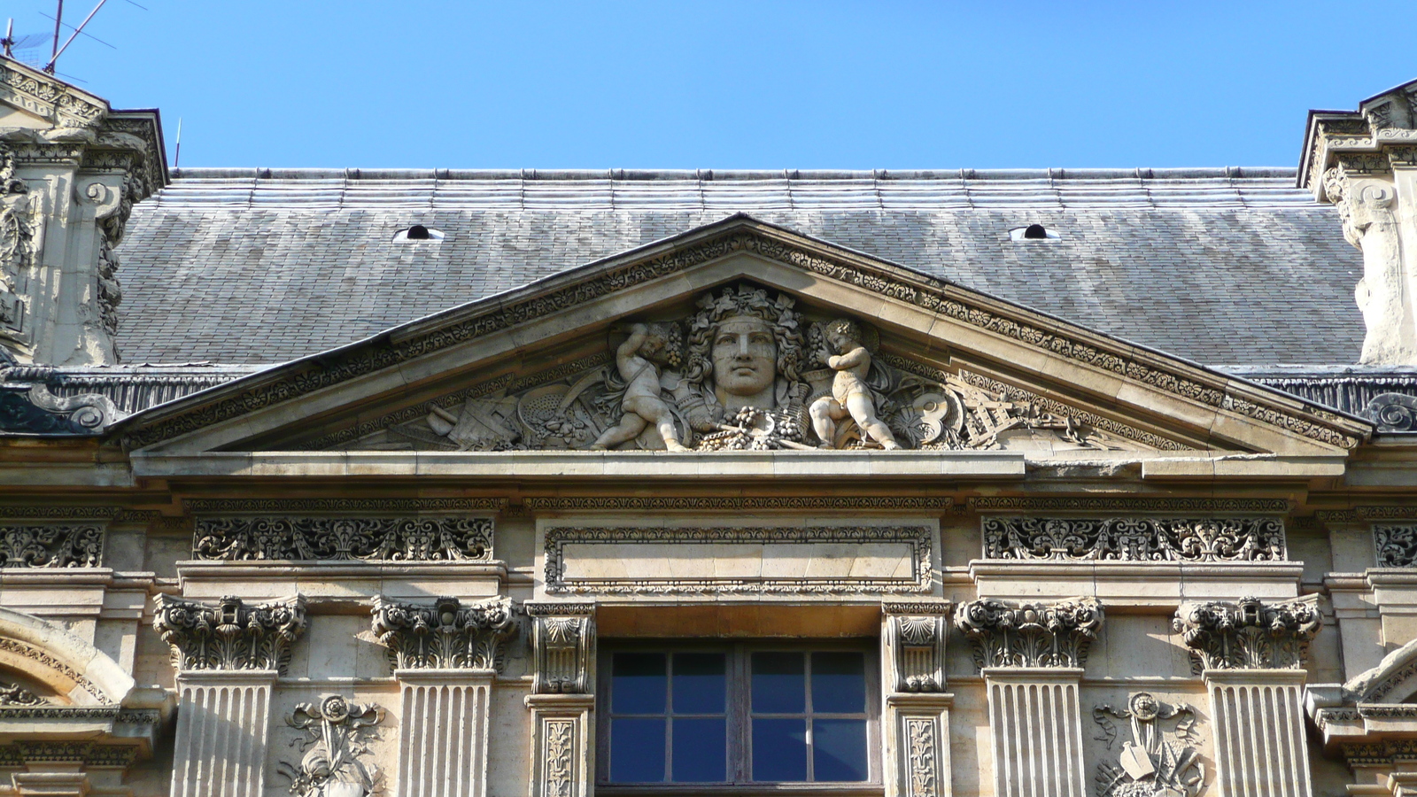 Photo France Paris Le Louvre Facade sur Seine du Louvre 2007-07 39