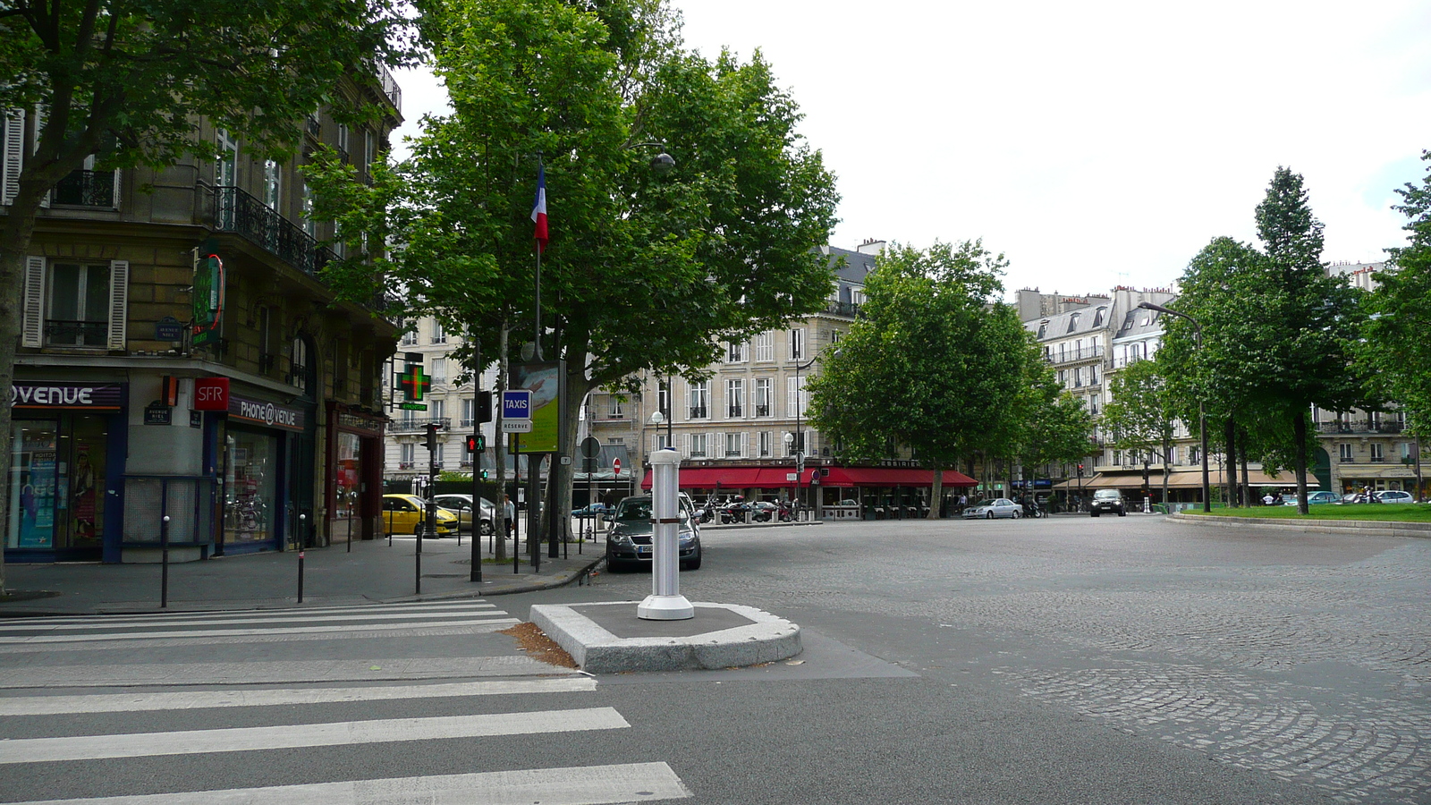 Photo France Paris 17eme Arrondissement Place Péreire 2007-05 25