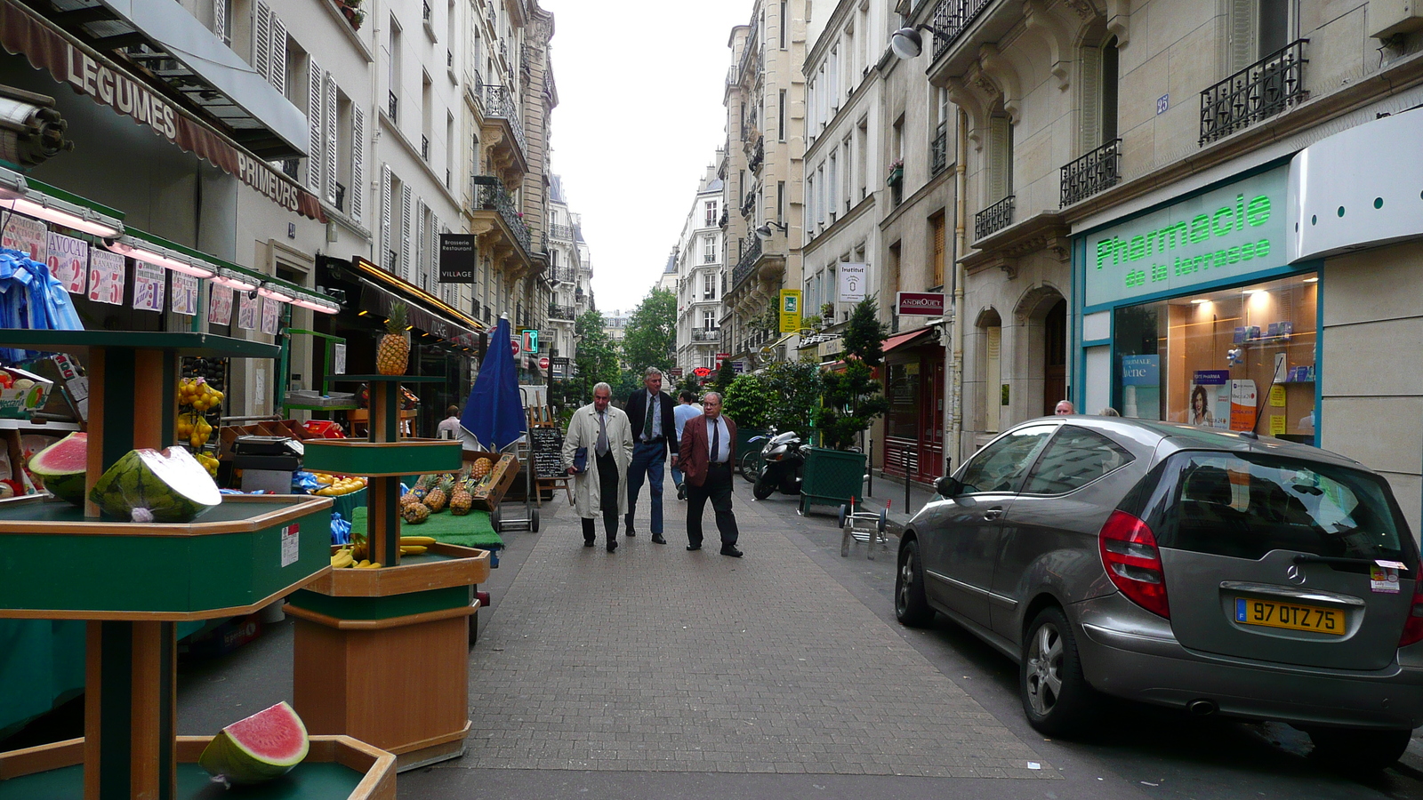 Photo France Paris 17eme Arrondissement Rue de Lévis 2007-05 48