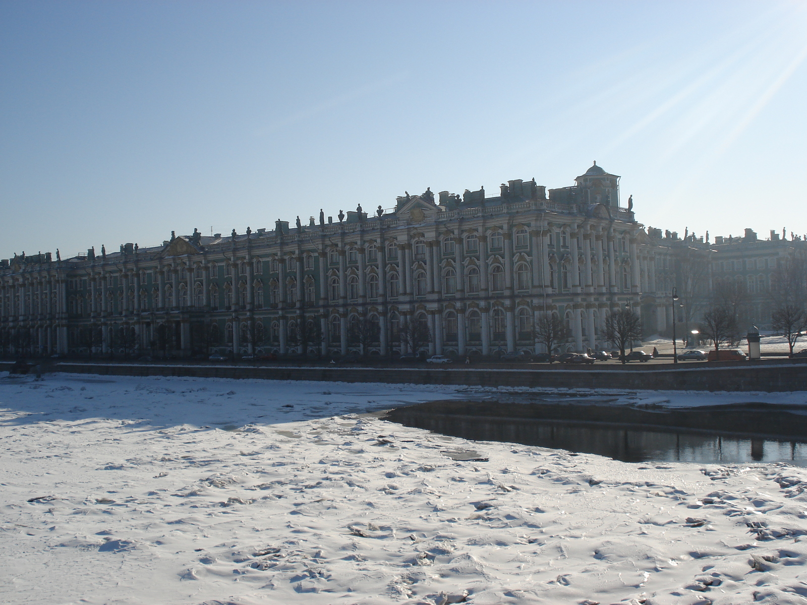 Photo Russie Saint-Pétersbourg La Neva 2006-03 52