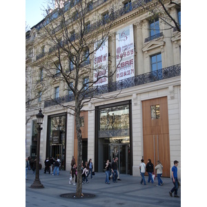 Photo France Paris Avenue des Champs Elysees 2006-04 0