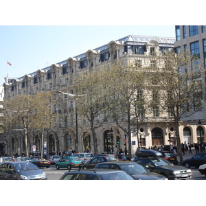 Photo France Paris Avenue des Champs Elysees 2006-04 37
