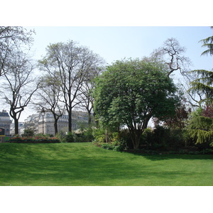 Photo France Paris Square des Batignolles 2006-04 5