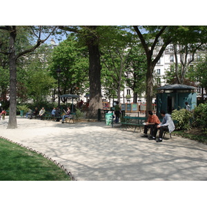 Photo France Paris Square des Batignolles 2006-04 12