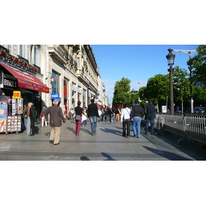 Photo France Paris Avenue des Champs Elysees 2007-04 23