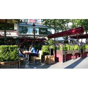 Photo France Paris Avenue des Champs Elysees 2007-04 133