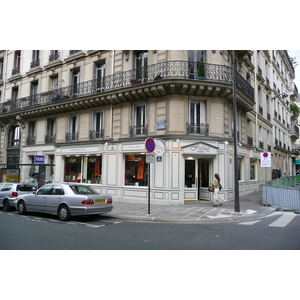Photo France Paris Rue de Rome 2007-06 39