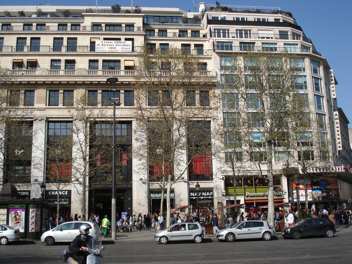 Photo France Paris Avenue des Champs Elysees 2006-04 14