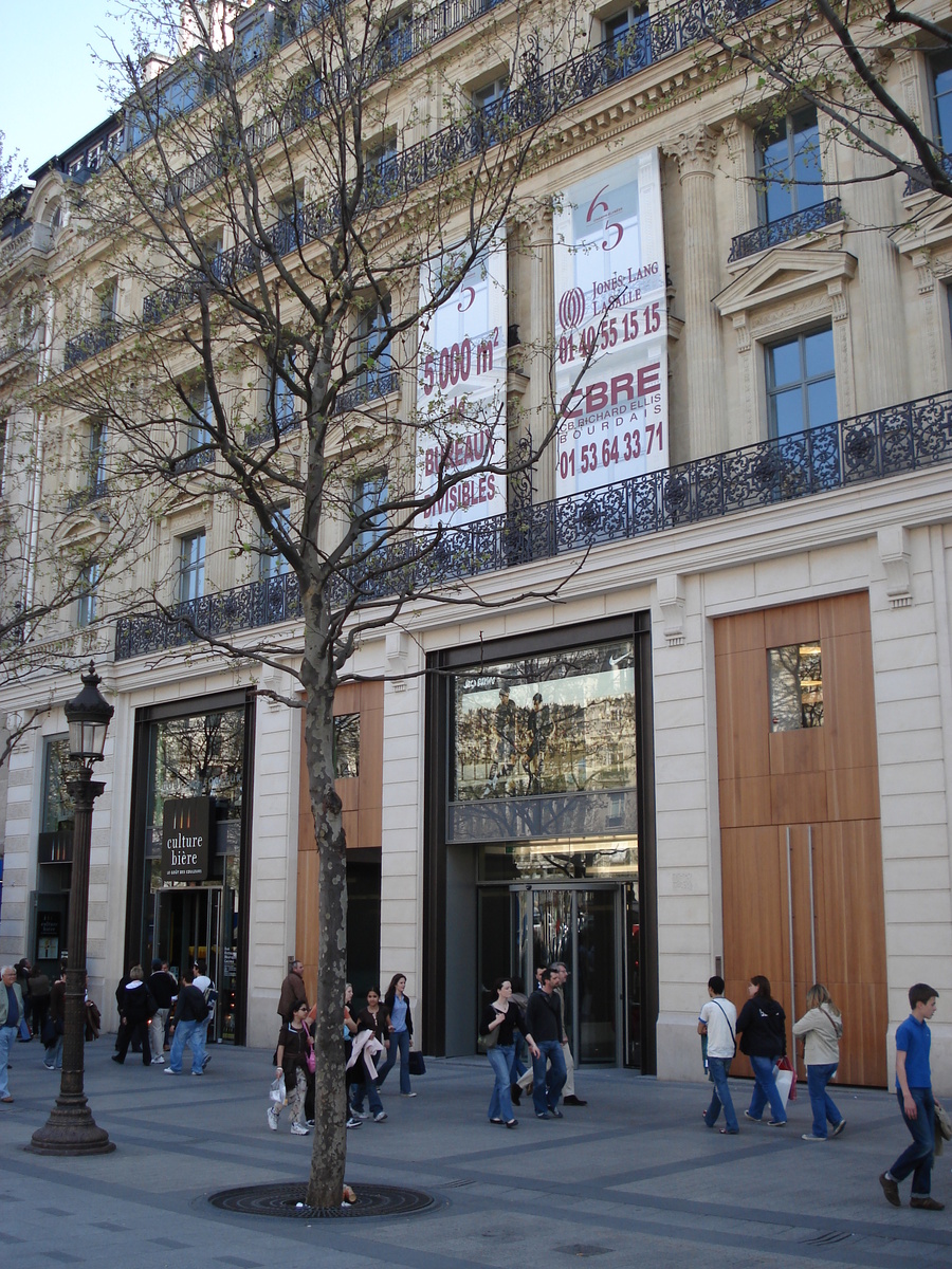 Photo France Paris Avenue des Champs Elysees 2006-04 0