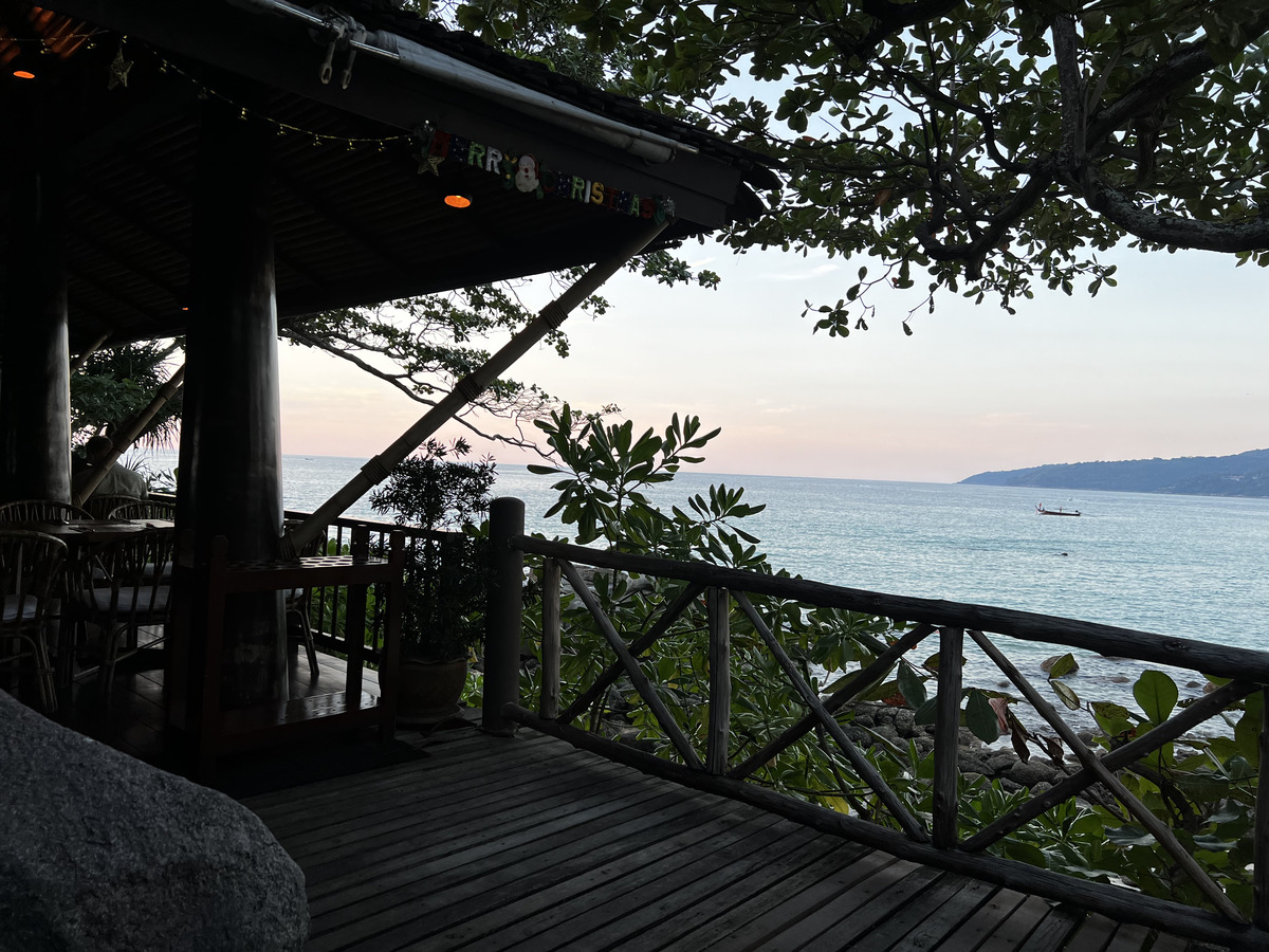 Photo Thaïlande Phuket Plage de Karon Restaurant On the rock 2021-12 11