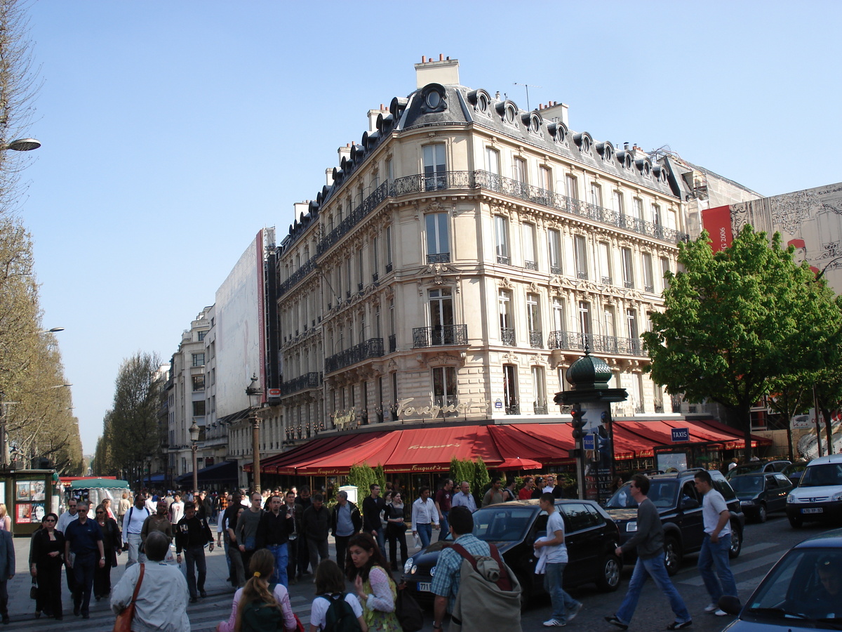 Photo France Paris Avenue des Champs Elysees 2006-04 35