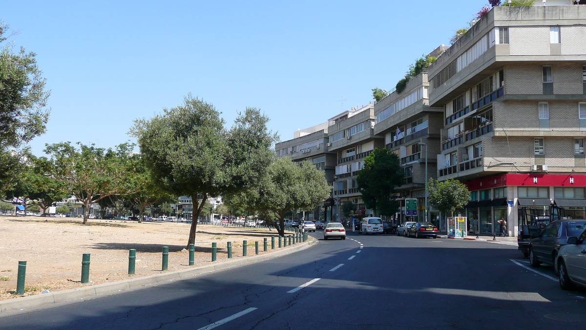 Photo Israel Tel Aviv Kikar Hamedina 2007-06 32