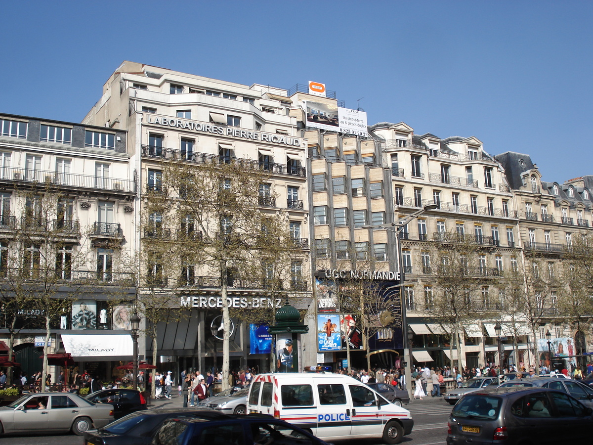 Photo France Paris Avenue des Champs Elysees 2006-04 22