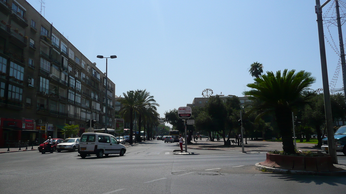 Photo Israel Tel Aviv Rue Ibn Gvirol 2007-06 20