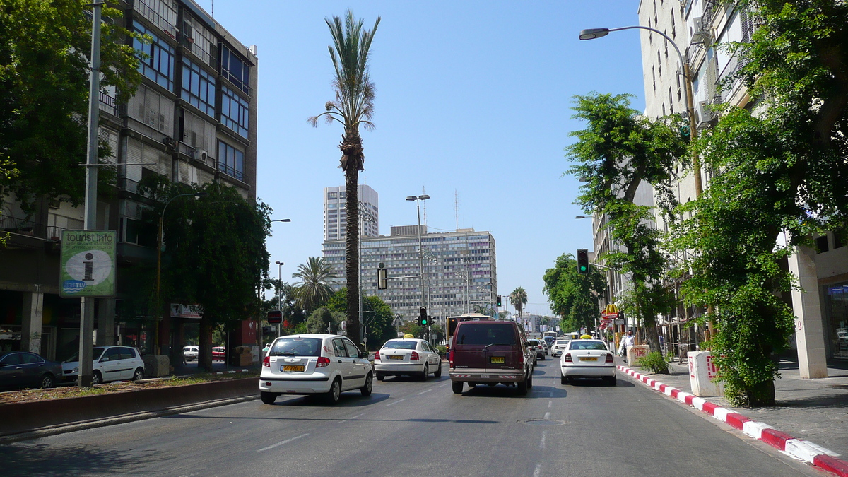 Photo Israel Tel Aviv Rue Ibn Gvirol 2007-06 58